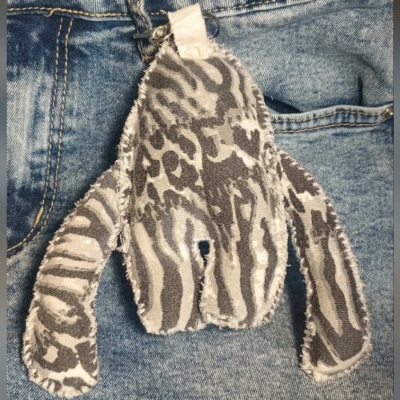 Handcrafted Monster Keychain - Picture 3 of 6